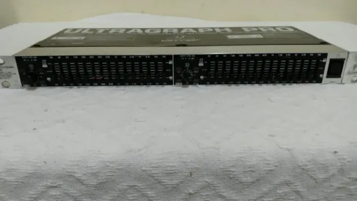 Equalizador Behringer FBQ1502