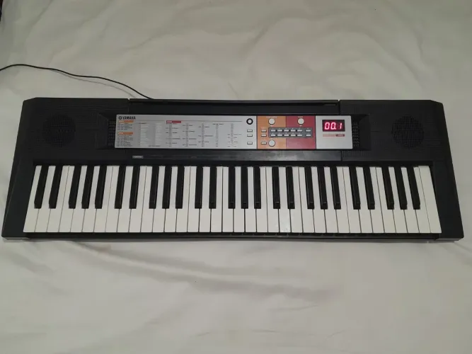 Teclado yamaha PSR F50 funcionando perfeitamente 