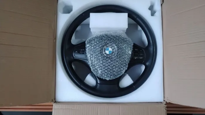 Volante para BMW 320i 2013 a 2017 completo, em ótimo estado!!