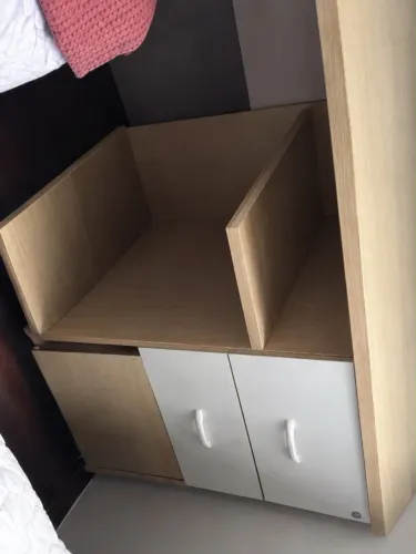 Mesa de escritório com 3 gavetas 