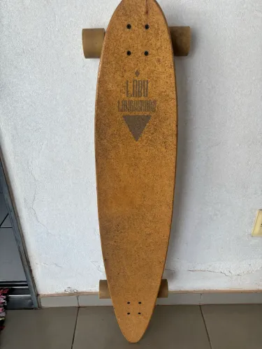 skate longboard da marca Lobu Longboards.