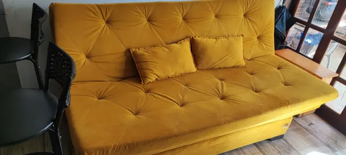 Sofá cama para duas pessoas em bom estado