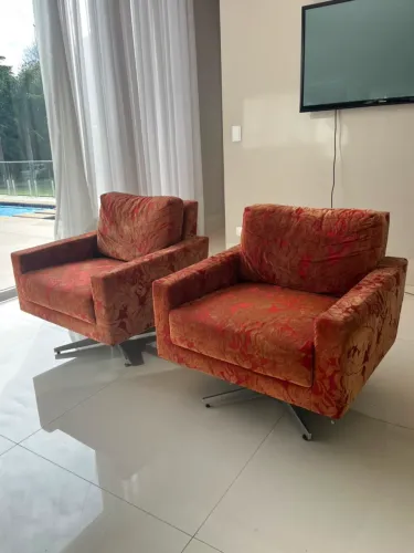 Par de Poltronas Giratórias de Design - Excelente Estado