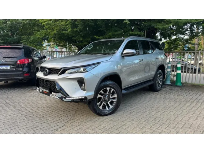 Toyota Hilux SW4 SRX Plat. 4X4 2.8 TB Die. Aut. 2024