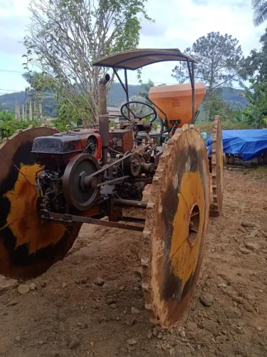 Pulverizador chupa cabra de Tobata 14 traçada com volante