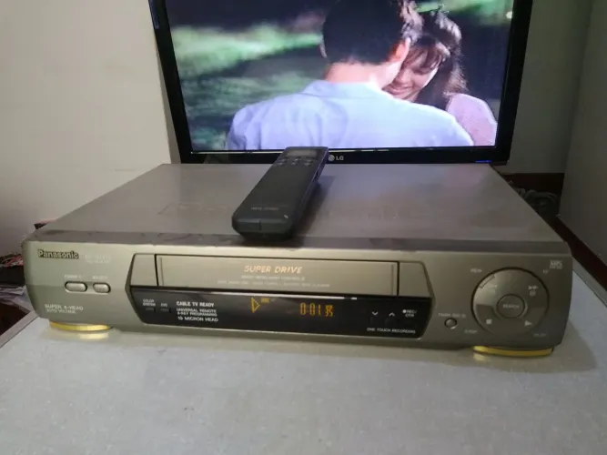 Raridade Vídeo K7 Panasonic NV SD 445 c/C.remoto original, rebobinamento rápido.