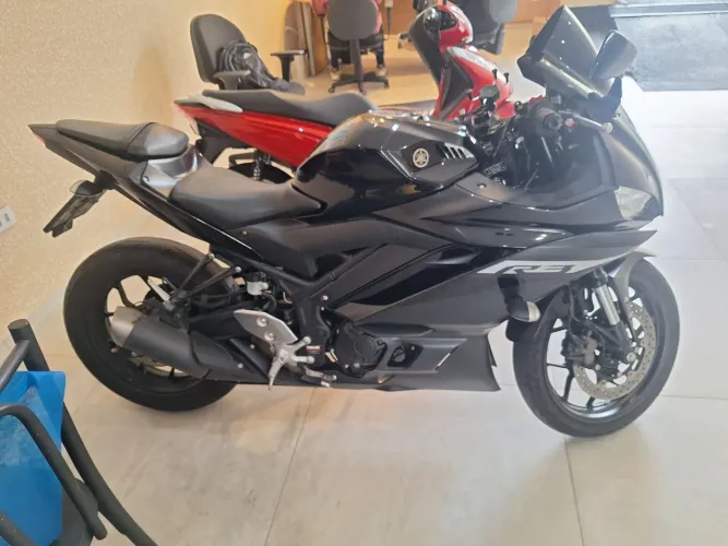MOTO R 3