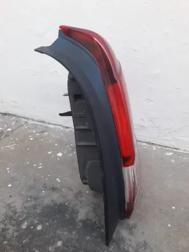 lanterna traseira direita original Etios Platinum 2015,