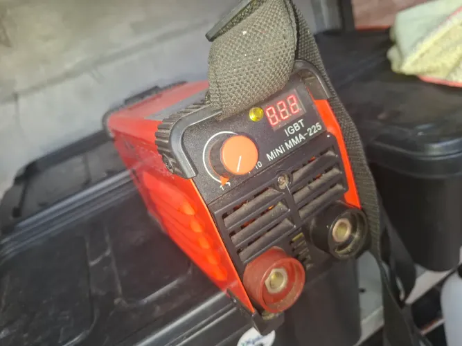 Máquina de solda elétrica por eletroldo 220V