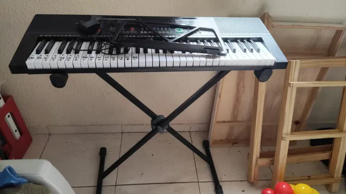 Teclado novinho comprado a 3 meses quase não usado!