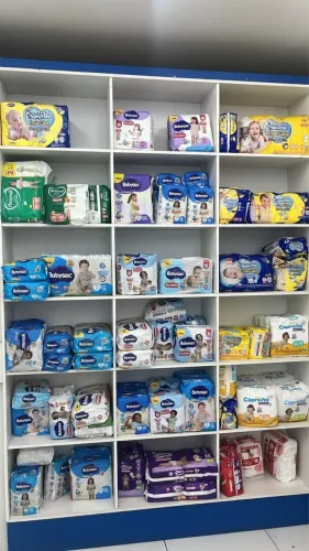 À VENDA:ESTRUTURA COMPLETA DE UMA FARMÁCIA 