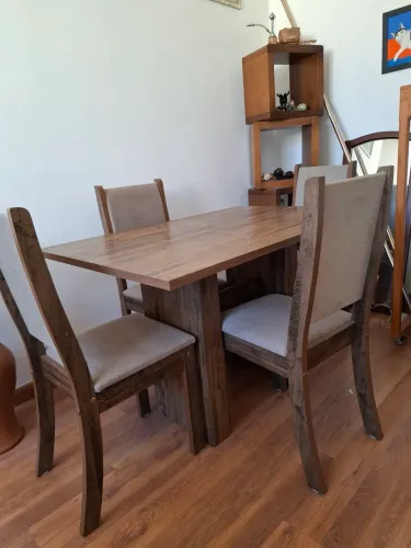 Mesa 1,20 X 0.80 com 4 cadeiras estofadas