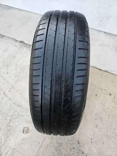 Pneu aro 18 255 60 Pirelli avariado com um mês de uso