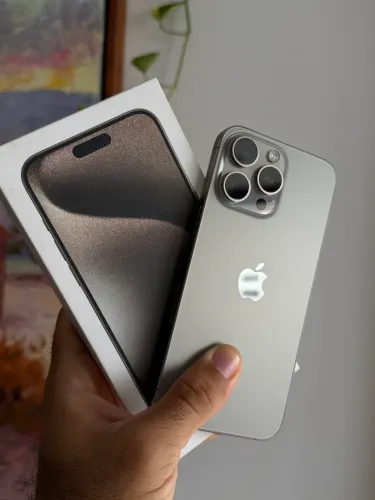iPhone 15 Pro Max 256 usado excelente estado bateria 84%