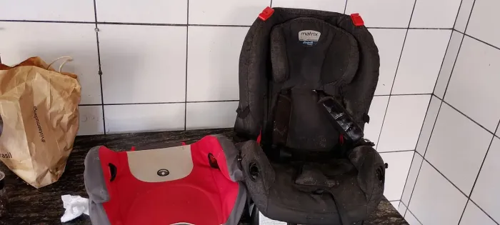 Cadeira e acento   leva os dois somente 80 reais urgente