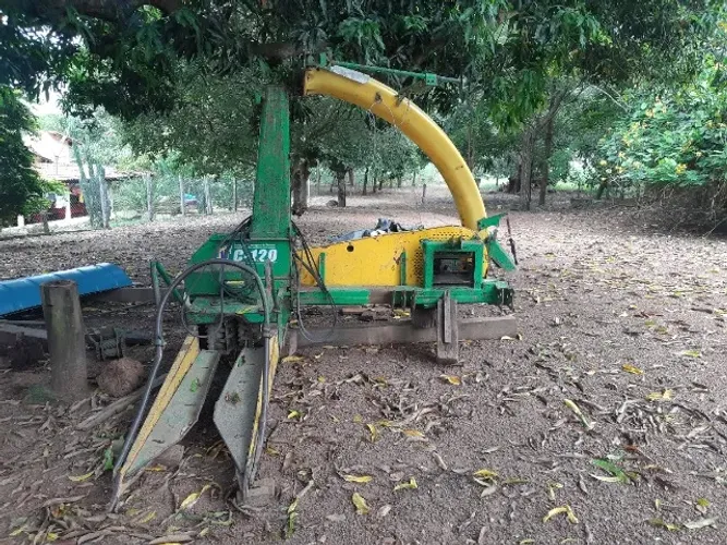 Ensiladeira JF 120