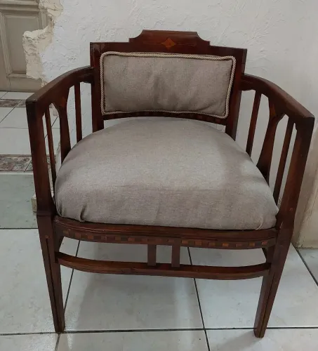 Cadeira/Poltrona antiga de madeira