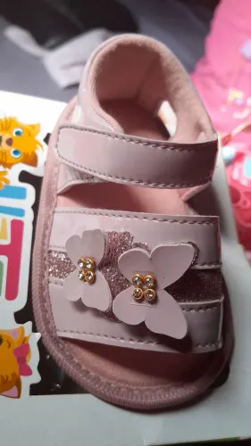 Sapatinho de bebê menina novo