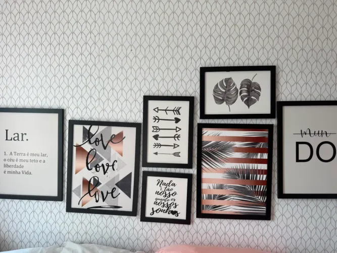 Quadrinhos Decorativos e Estante Parede