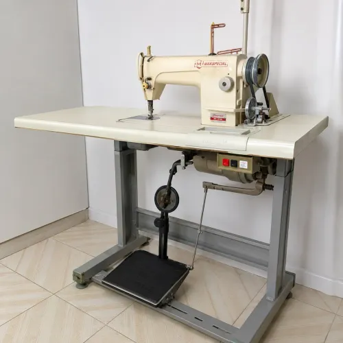 Máquina de costura reta industrial
