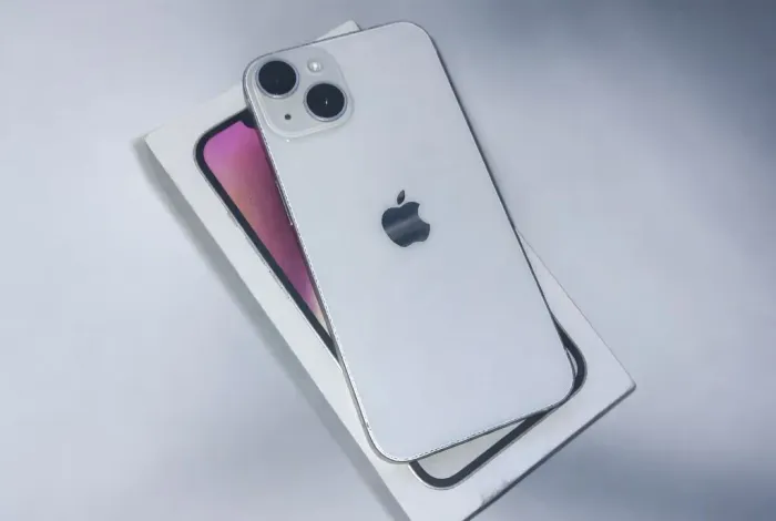 iphone 14, seminovo, 128GB. em ótimo estado, acompanha carregador original.