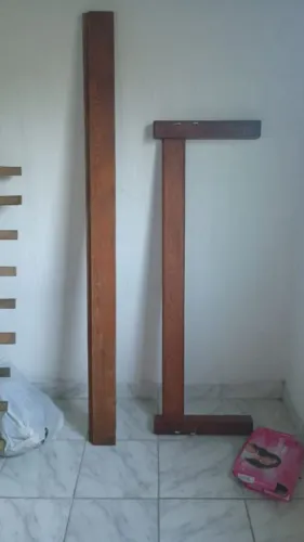 Cama de casal de madeira