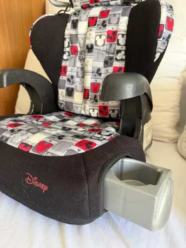 Cadeirinha que vira booster Mickey