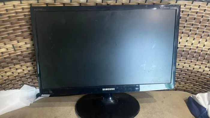 Monitor 22 polegadas com áudio HDMI e tv digital