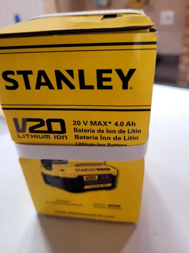 Bateria stanley 4 amp nova na caixa