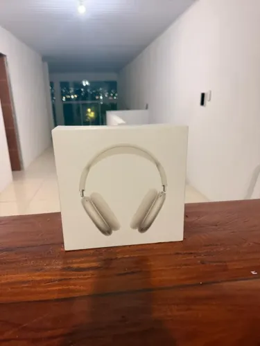 AirPods Max 2 with smart case
