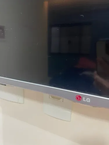 Tv LG lcd 32 polegadas com controle original e antena