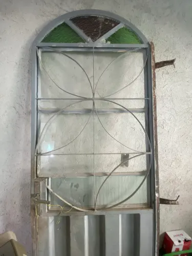 Vendo porta  pesada antiga mas muito boa 