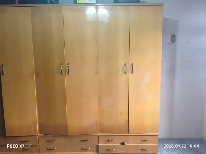Vende-se dois guarda-roupa em perfeito estado