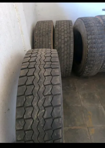Pneu caminhão 295