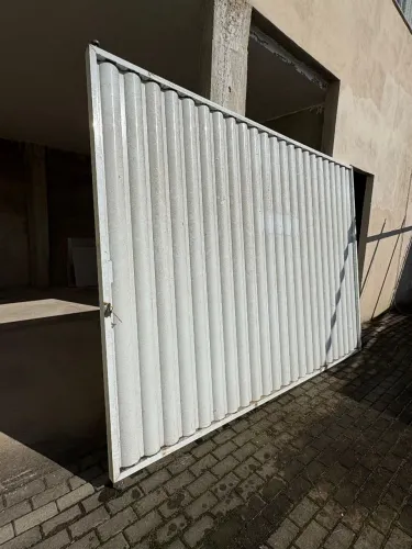 Portão de alumínio