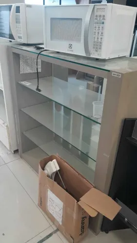 Balcão Expositor com Prateleiras de Vidro | Loja/Comércio | R$ 500