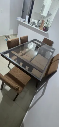 Mesa Retangular de Vidro (6 Lugares) com Cadeiras Estofadas