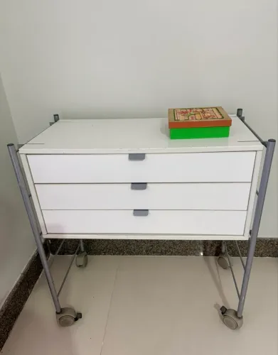 Gaveteiro com rodízios