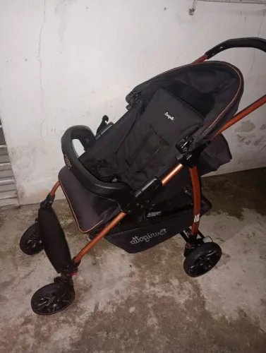 Carrinho de bebê usado mais em condições razoável