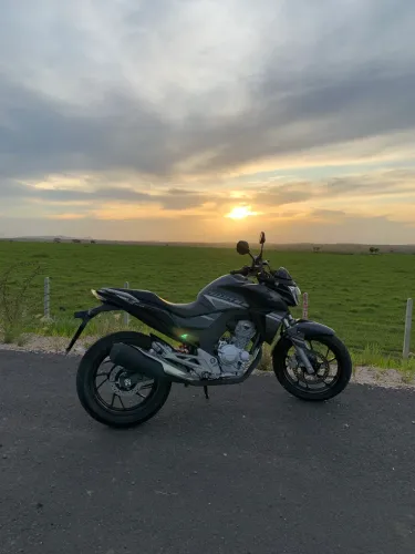 Cb Twister 250 cinza 