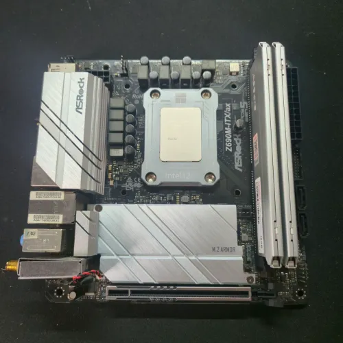 i7 12700k + Z690m-itx Asrock + 32gb + 512gb ssd + Gabinete Cougar QBX