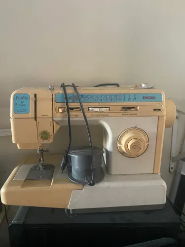 Máquina custara e borda