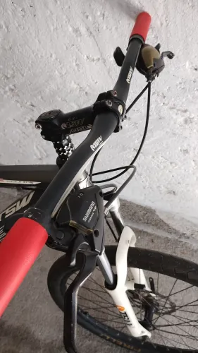 Bicicleta TSW aro 26 câmbio Shimano freio a disco