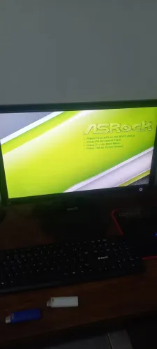 Monitor 20" polegadas retratil em 90° ótimas condições
