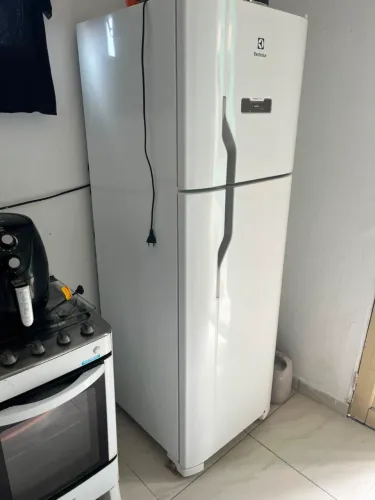 Geladeira Electrolux Frost Free 371L Função Drink Express Duplex Branca DFN41