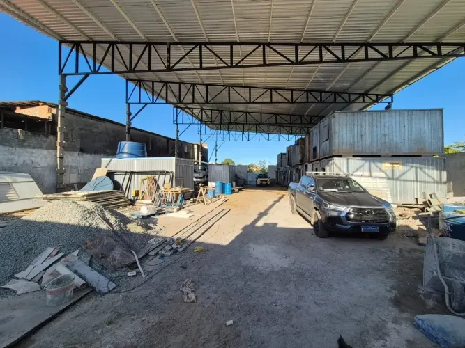 Excelente Galpão com 1.000 m², pé direito de 8 metros, Com 90 m² de Escritório, Abrantes,