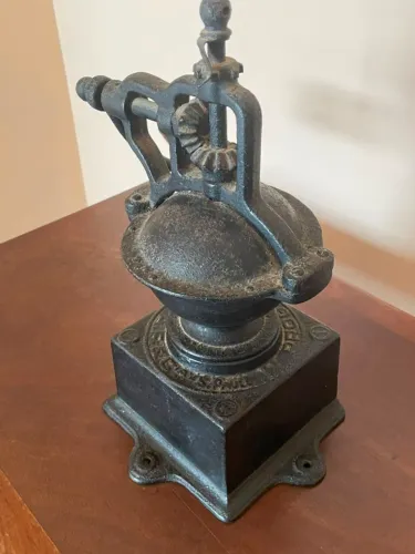 Moedor de Cafe Antigo Antiguidades