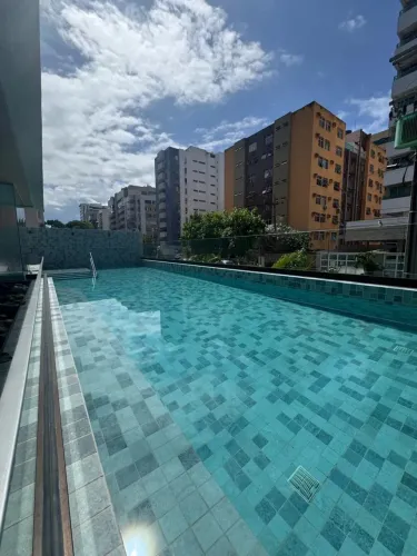 Alugo lindo apartamento mobiliado na Ponta Verde, em prédio novo e moderno!