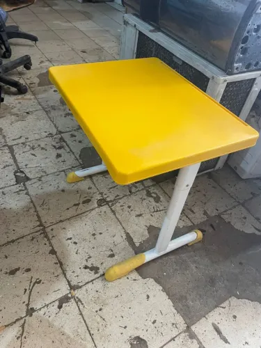 Cadeira e mesa juvenil escolar