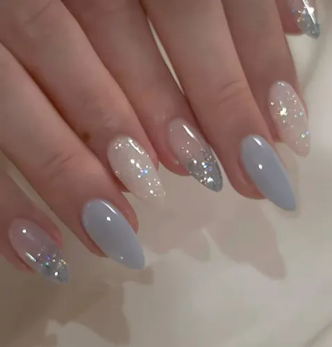Manicure e pedicure alongamentos entre outros.